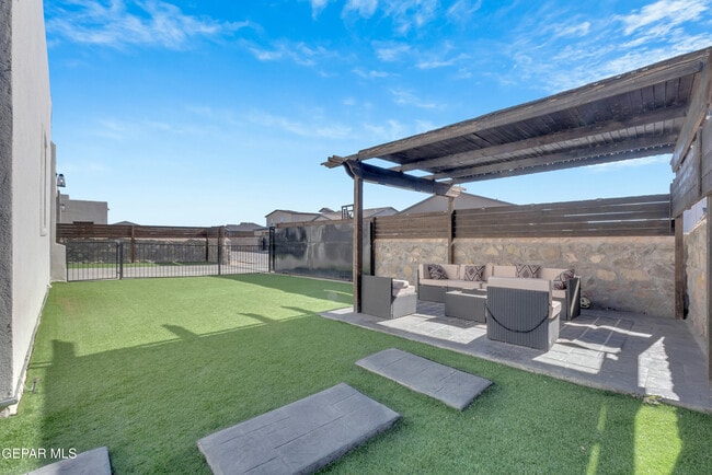 Building Photo - 14608 Pebble Hills Blvd