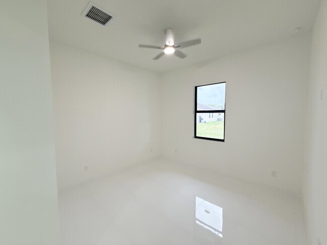 Building Photo - 2418 NW 25th St
