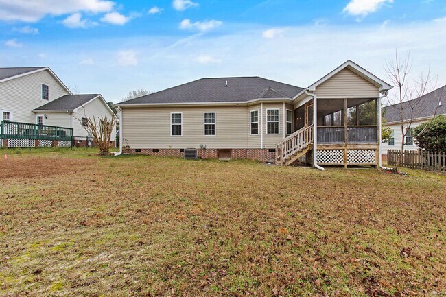 Building Photo - Adorable Ranch Home With Garage and Screen Porch!