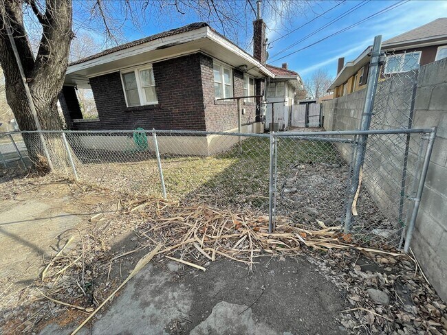 Building Photo - 183 Kelsey Ave