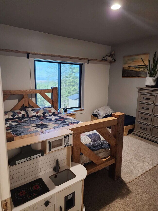 Building Photo - 3BR, 2BTH in Post Falls Above The Fog