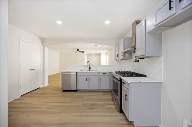 Building Photo - 1827 Cold River Dr