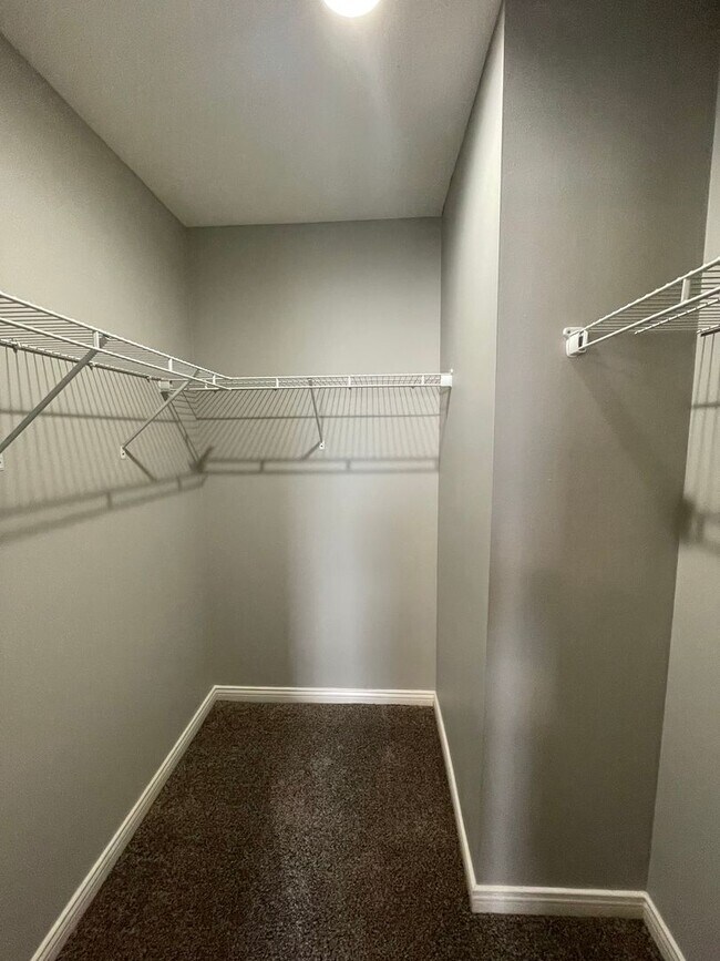 Building Photo - 3 Bedroom Single Family Home