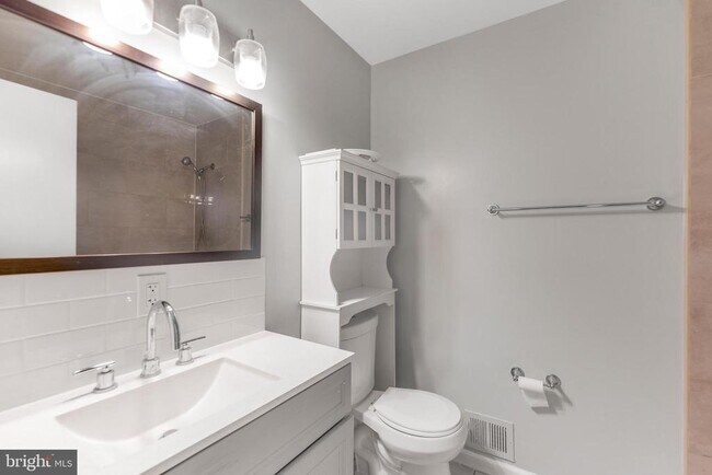 Building Photo - 4111 Landgreen St