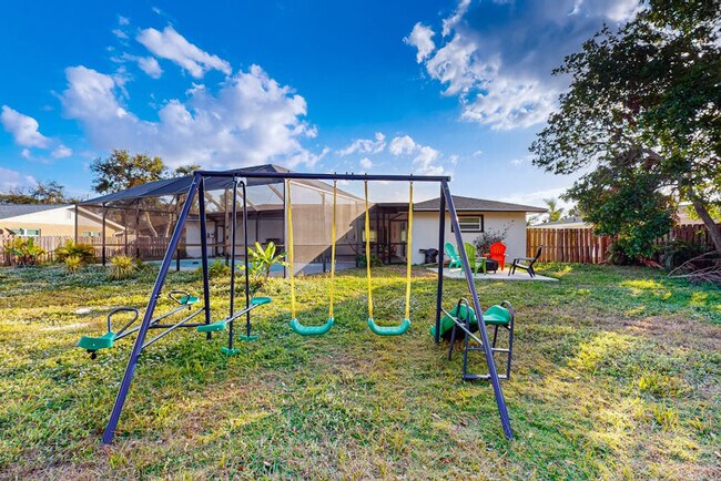 Building Photo - 2141 Fiesta Dr