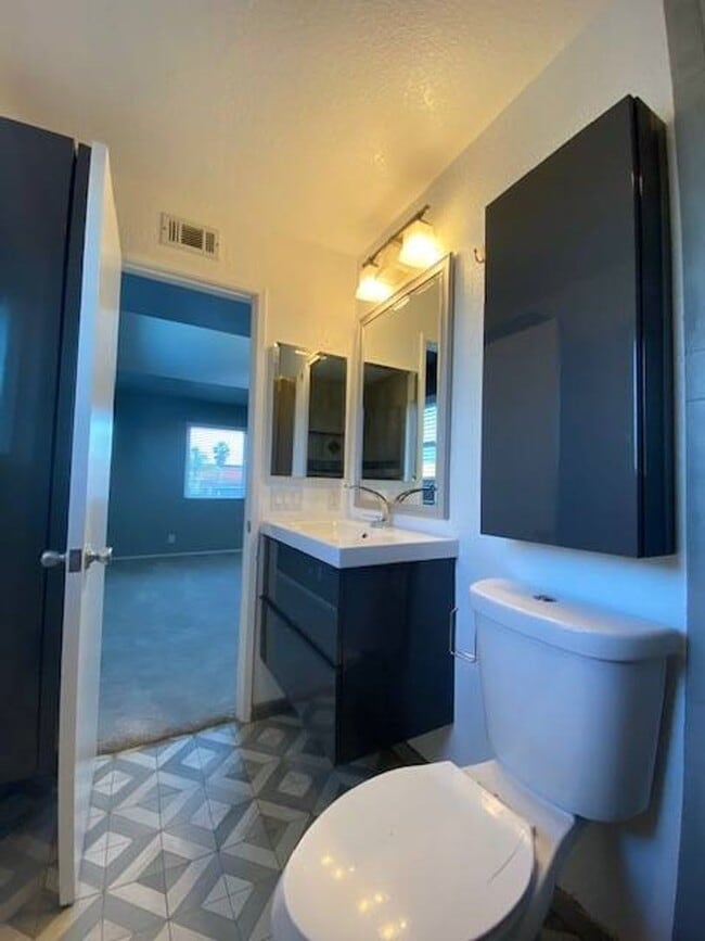 Building Photo - Spacious Townhome in Quiet Community w/ Pool