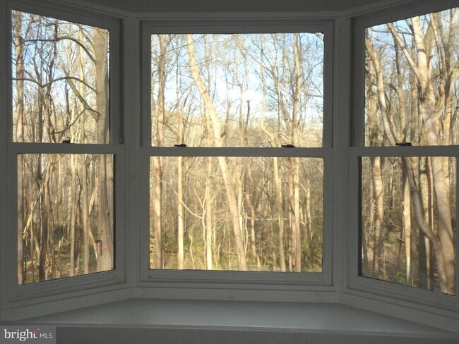 Building Photo - 814 Rustic Ln