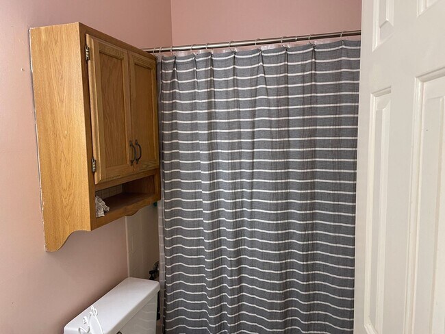 Building Photo - 915 W 23rd St