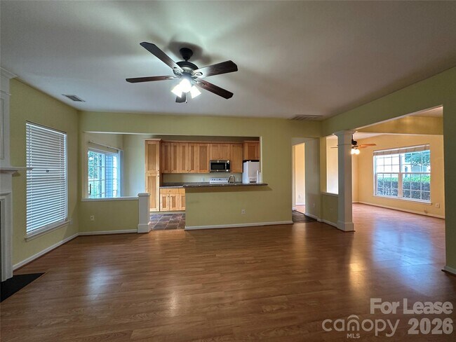 Building Photo - 6954 Beverly Springs Dr