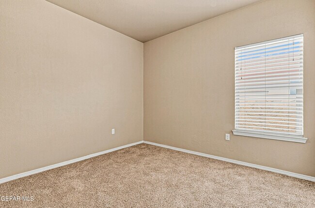 Building Photo - 7008 Faxon Dr