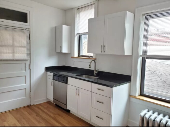 Building Photo - 4523 N Paulina St