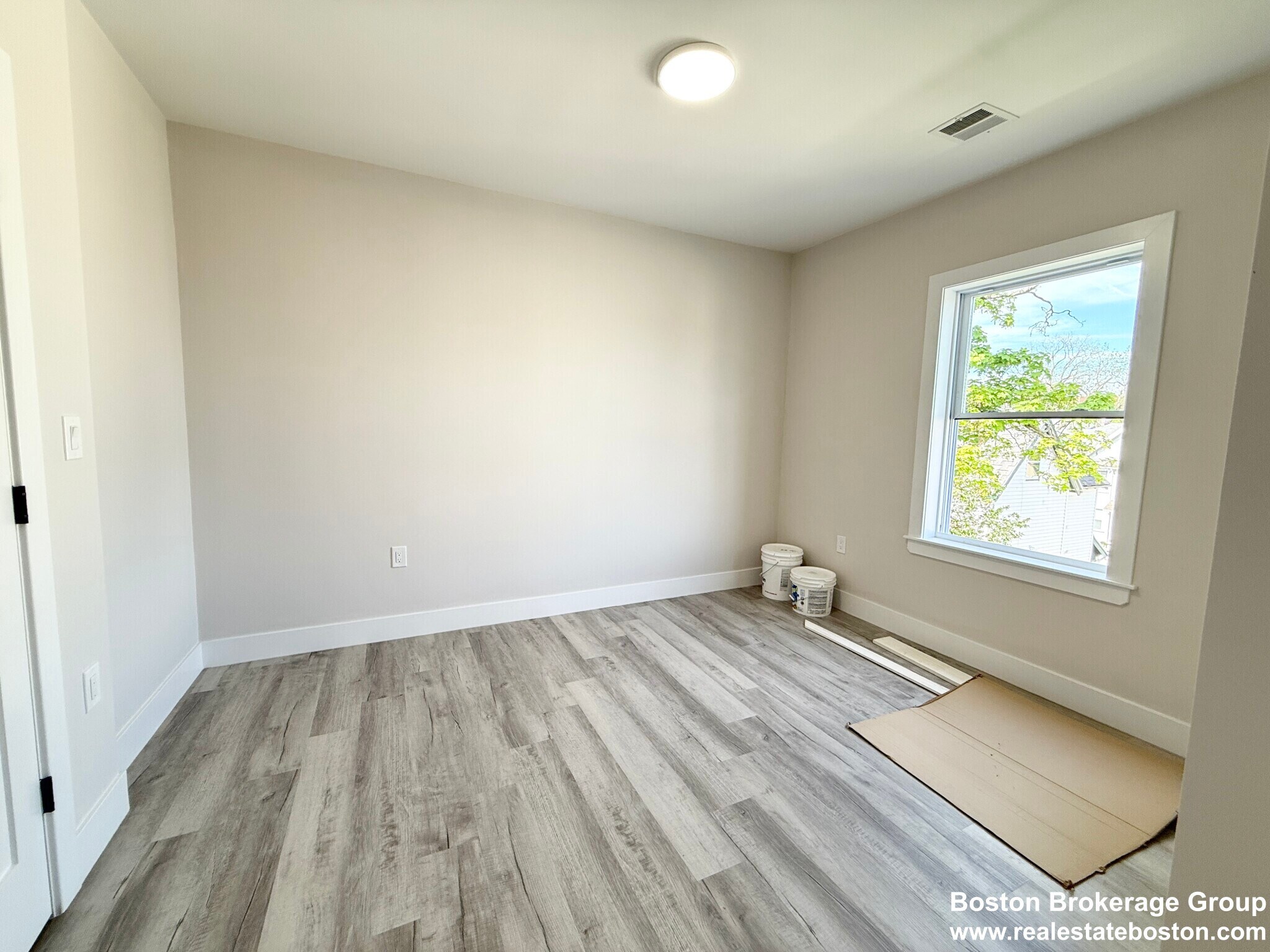 Building Photo - 10 Cawfield St