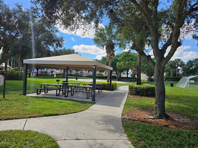 Building Photo - 7533 Topiary Ave