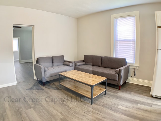 Building Photo - 502 Chartiers Ave
