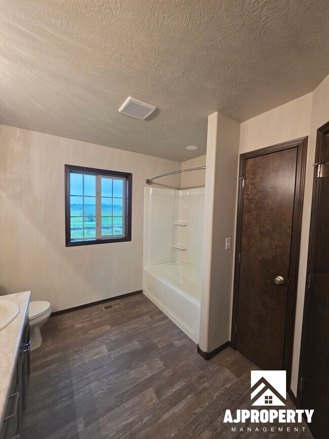 Building Photo - 2542 E Meadowside Pl