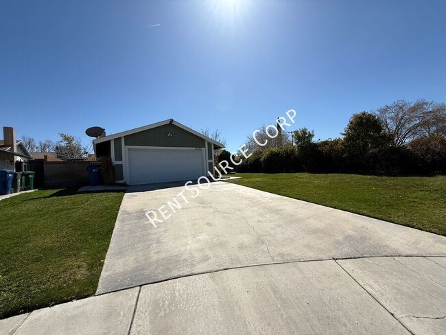 Primary Photo - 4 Bedrooms/3 Bathrooms Single Story Home f...