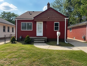 Building Photo - 1773 Russell Ave