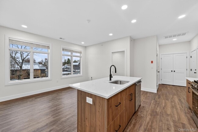 Building Photo - 19 Welling Pl