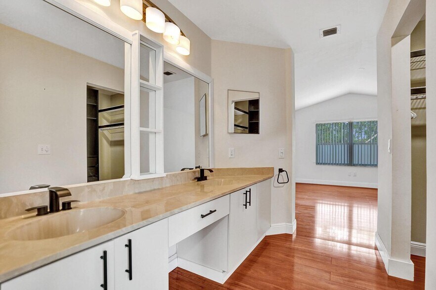 Building Photo - 6817 Barnwell Dr
