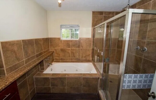 Building Photo - Fully Furnished 3 bed 2 bath home near Notre Dame