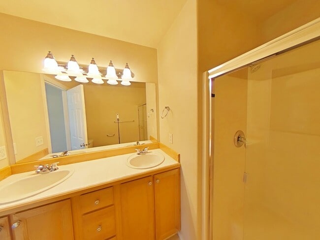 Building Photo - HOA ~ 3 Bedroom Townhouse ~ North Corvallis