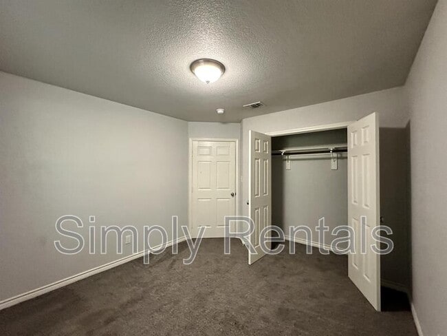 Building Photo - 1310 Sabine St