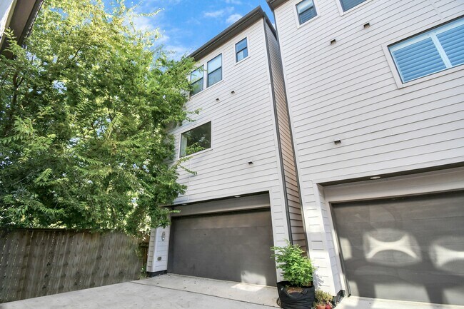 Building Photo - 308 Palmer St