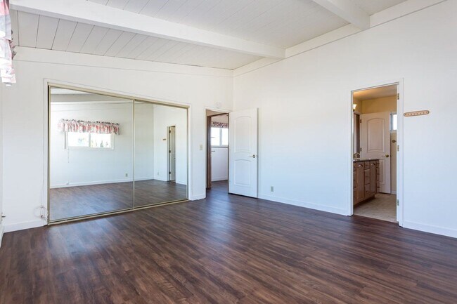Building Photo - Large Traditional Home in La Mesa!
