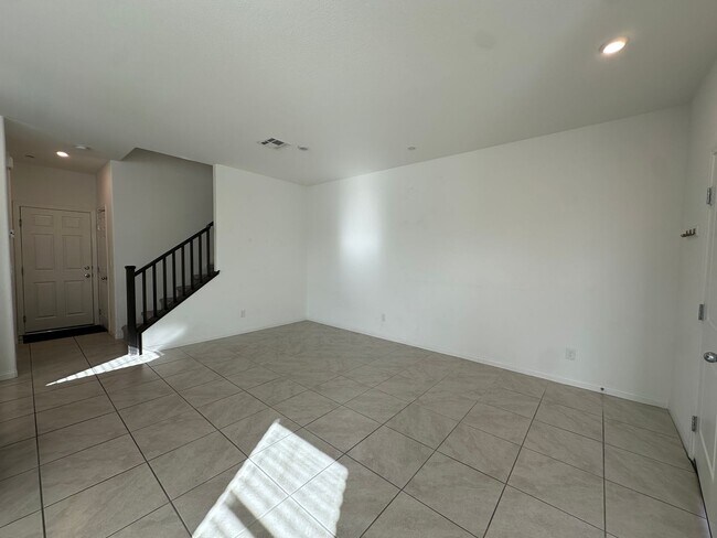 Building Photo - Henderson Townhome for rent