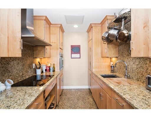 Building Photo - 75 Clarendon St