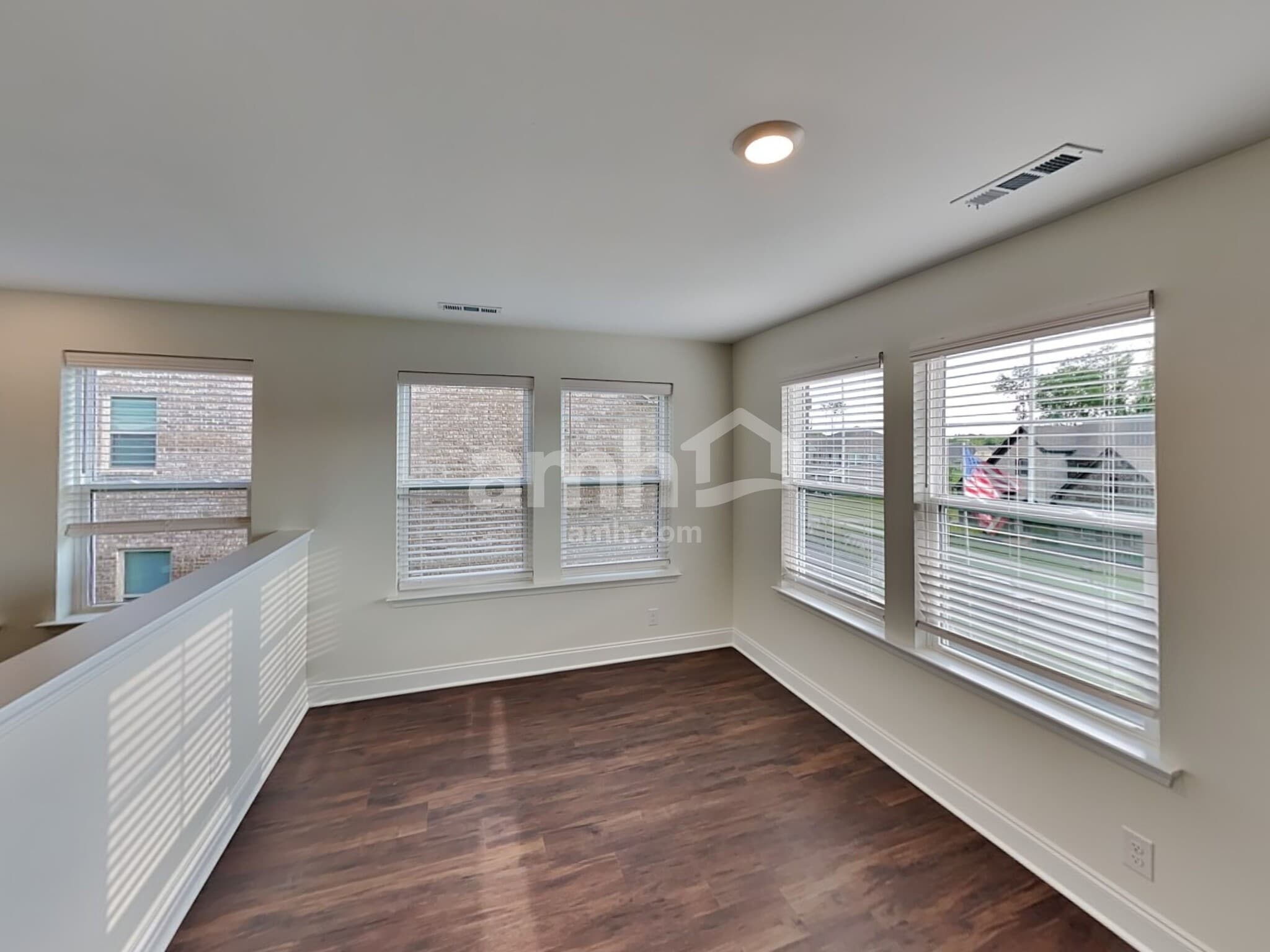 Building Photo - 209 Malayna Dr S