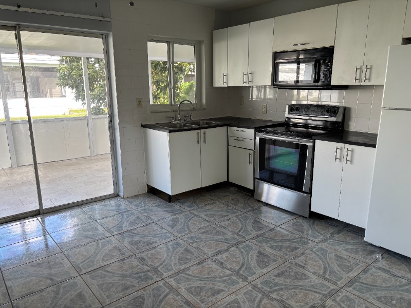 Building Photo - 8601 NW 59th St