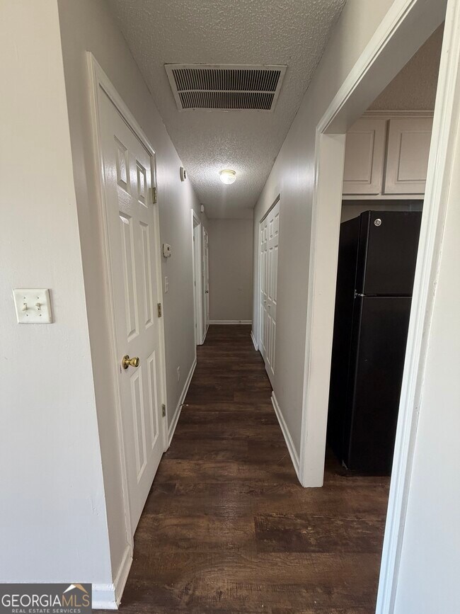 Building Photo - 3020 Meadow Glen Pass