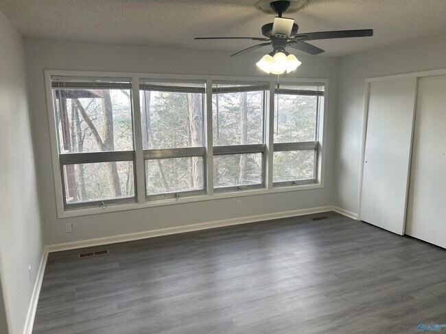 Building Photo - 1707 SE Mountainbrook Dr