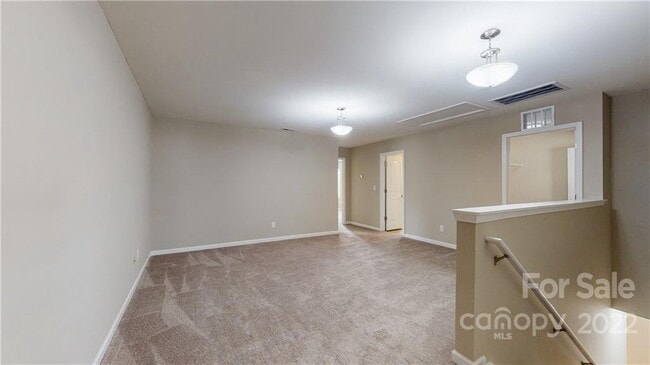 Building Photo - 8550 River Ridge Dr