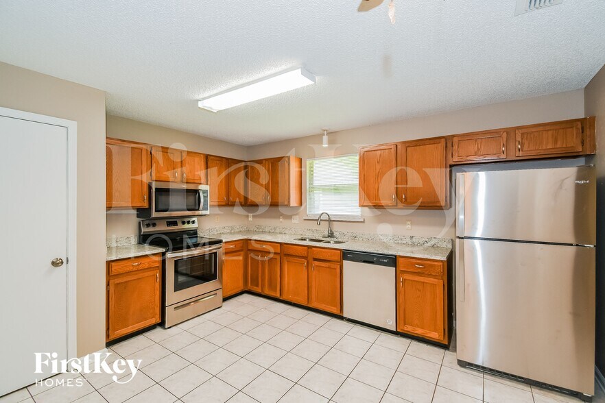 Building Photo - 10885 Copper Hill Dr