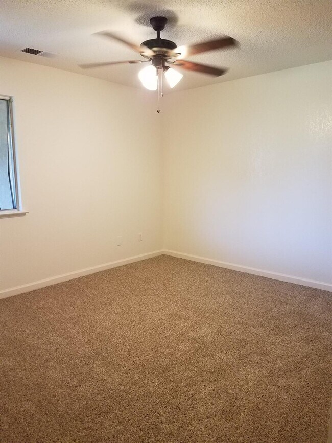 Building Photo - 1463 E Millard Way