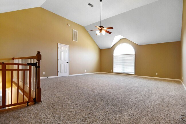 Building Photo - Pet Friendly Three Bedroom with Bonus!