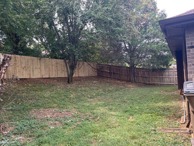 Building Photo - "Spacious 3-Bedroom Oasis with 2 Full Bath...