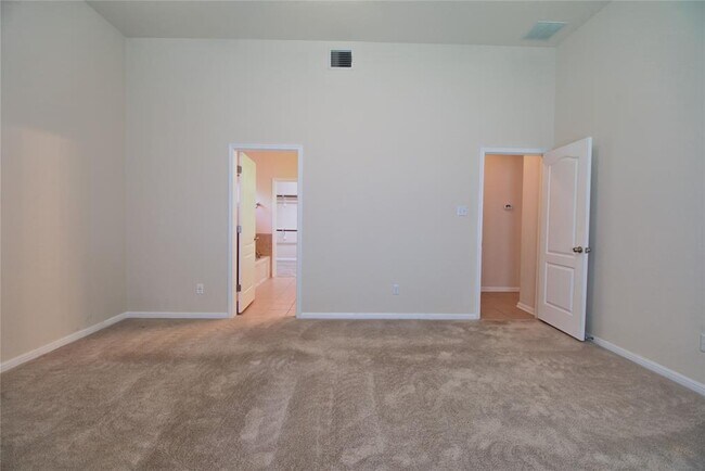 Building Photo - 1708 Stonehaven Ln