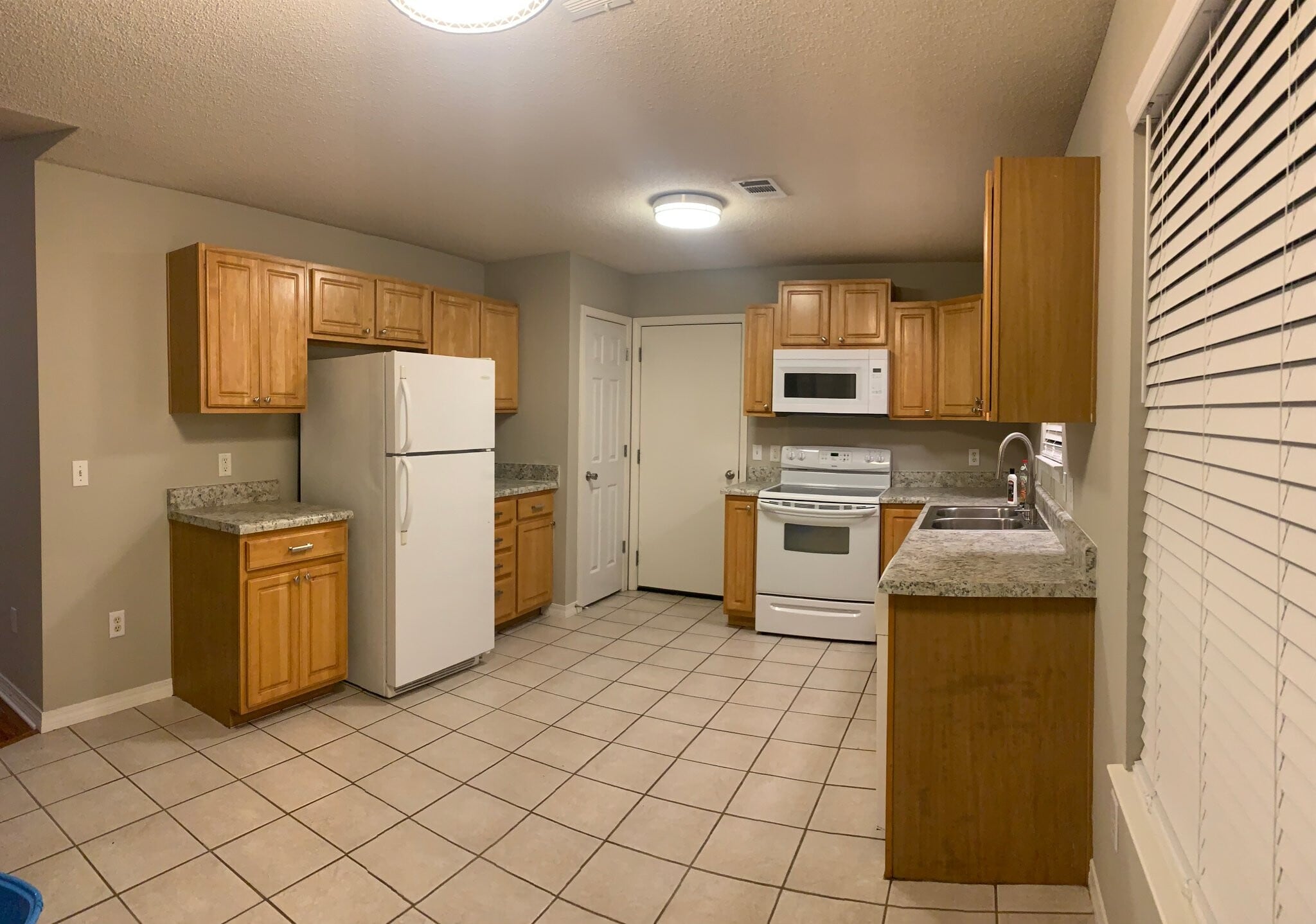 Building Photo - 5957 Savannah Dr