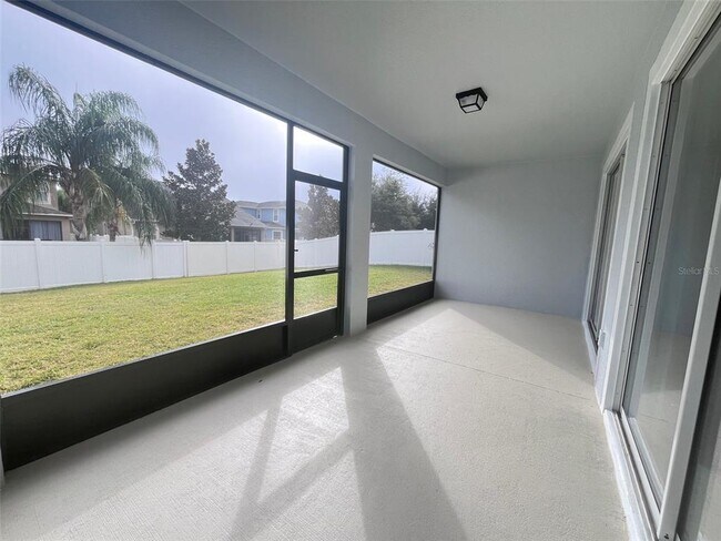 Building Photo - 15150 Evergreen Oak Loop