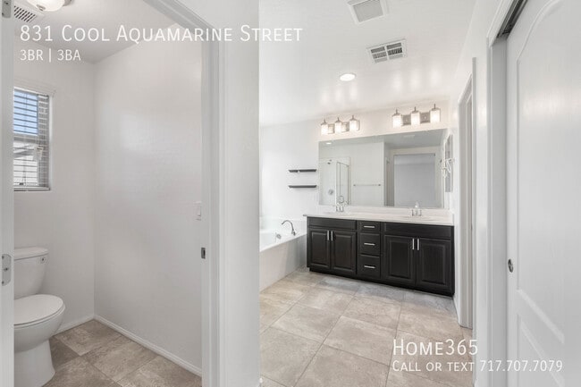 Building Photo - Beautiful 2 Story 3 Bed 2.5 Bath home in t...