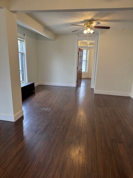 Building Photo - 832 Wealthy St SE