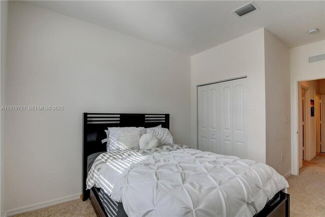 Building Photo - 1071 NW 33rd Ct