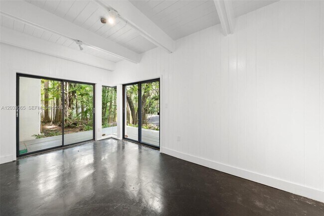 Building Photo - 5600 Oakwood Ln