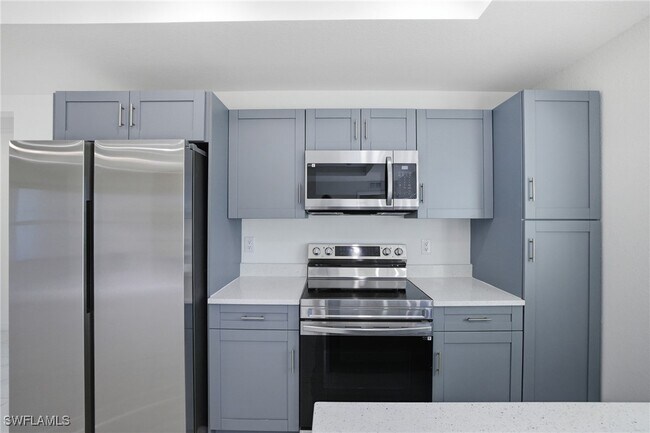 Building Photo - 418 Pinehurst Ave