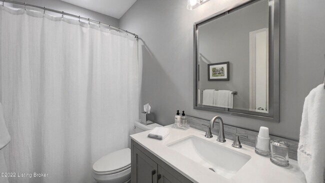 Building Photo - Enviable 4 bedroom and 3.5 bath home with 3 car garage available in North Commons