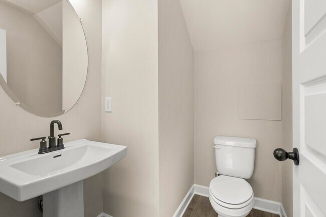 Building Photo - 521 Tappan Private Ln