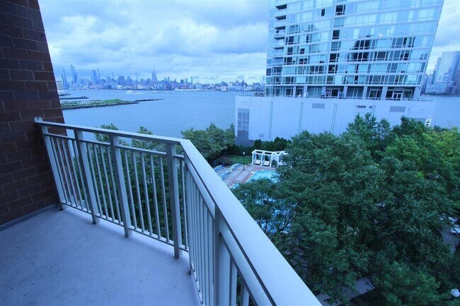 Building Photo - 20 2nd St